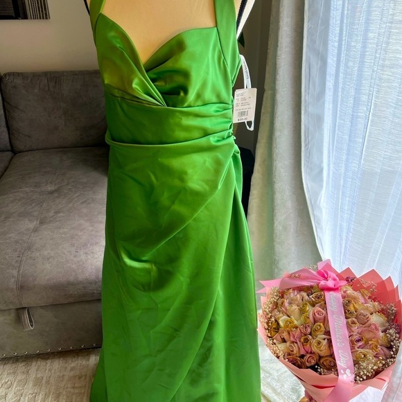 New 💥David's Bridal Green Ruched Gown Spaghetti Strap - Picture 3 of 11